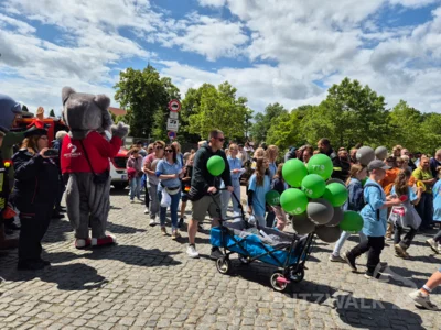Foto des Albums: Festumzug zu 770 Jahre Stadtrecht - Teil 1
