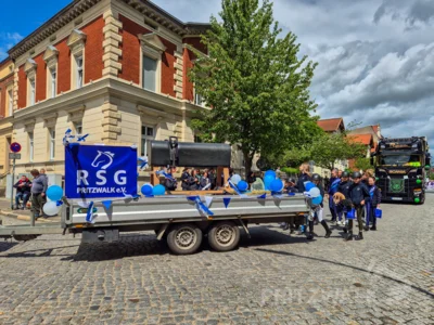 Foto des Albums: Festumzug zu 770 Jahre Stadtrecht - Teil 1