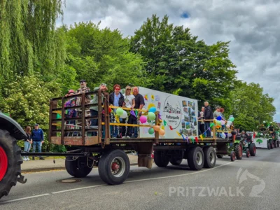 Foto des Albums: Festumzug zu 770 Jahre Stadtrecht - Teil 1