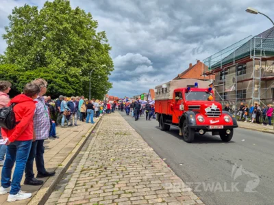 Foto des Albums: Festumzug zu 770 Jahre Stadtrecht - Teil 1