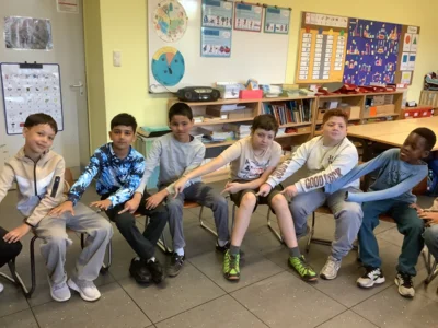Wir beginnen mit dem Kontaktspiel (Bodypercussion) &bdquo;Endlich ist der Sommer da&ldquo;.  (Bild vergr&ouml;&szlig;ern)