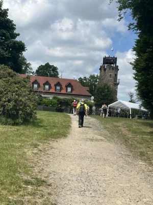 Ankunft auf dem Kupferberg  (Bild vergr&ouml;&szlig;ern)