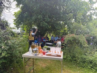 Empfang im Imkerhof  (Bild vergr&ouml;&szlig;ern)