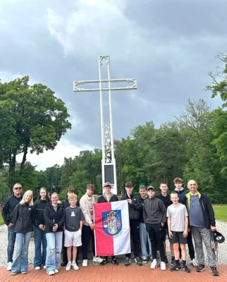 Am Mittwoch wurde das Wetter langsam besser und so wurde die Wanderung zum Brun-Kreuz nachgeholt.  (Bild vergr&ouml;&szlig;ern)