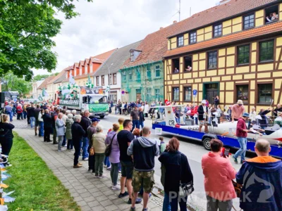 Foto des Albums: Festumzug zu 770 Jahre Stadtrecht - Teil 2