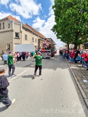 Foto des Albums: Festumzug zu 770 Jahre Stadtrecht - Teil 2