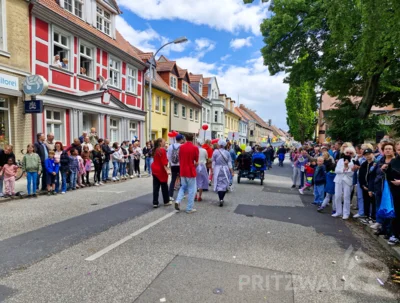 Foto des Albums: Festumzug zu 770 Jahre Stadtrecht - Teil 2