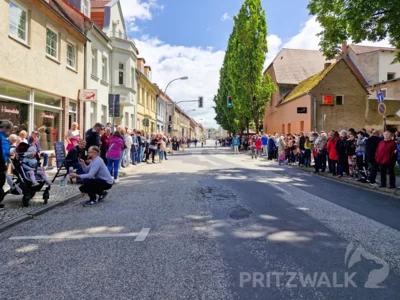 Foto des Albums: Festumzug zu 770 Jahre Stadtrecht - Teil 2