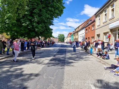 Foto des Albums: Festumzug zu 770 Jahre Stadtrecht - Teil 2