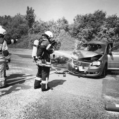 Foto des Albums: 18.06.2021 Verkehrsunfall eingeklemmte Person  - Oebisfelder S