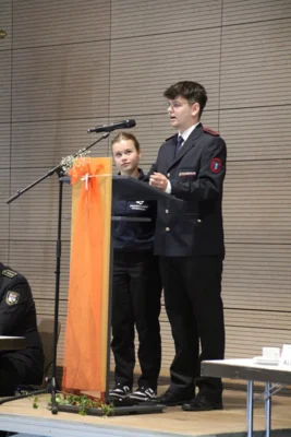 Jugendsprecher Sophia F&uuml;rnschu&szlig; und Torben Hespelt  (Bild vergr&ouml;&szlig;ern)