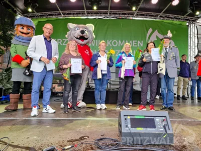 B&uuml;rgersch&uuml;tzenk&ouml;nigin wurde Monika Jurjanz, zweite ist Christiane Schr&ouml;dter und dritte Heike Gerloff.  (Bild vergr&ouml;&szlig;ern)