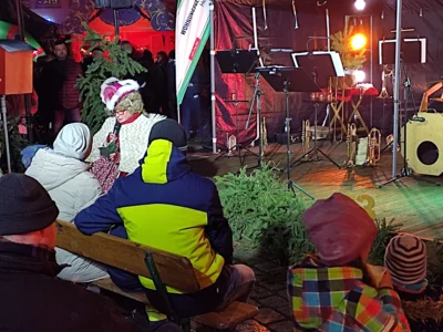 09 Die Reichsf&uuml;rstin als Teil des lebendigen Adventskalenders  (Bild vergr&ouml;&szlig;ern)