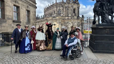 05 auf dem Schlossplatz  (Bild vergr&ouml;&szlig;ern)