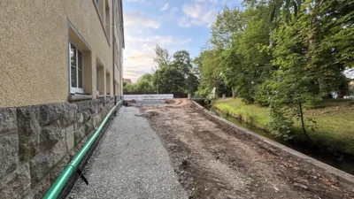 Da steht es nun, unser Kneippbecken  (Bild vergr&ouml;&szlig;ern)