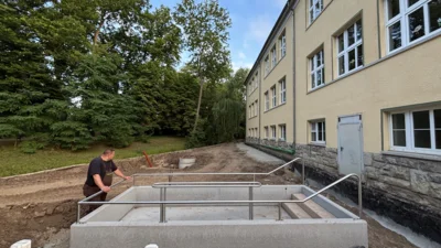 Da steht es nun, unser Kneippbecken  (Bild vergr&ouml;&szlig;ern)