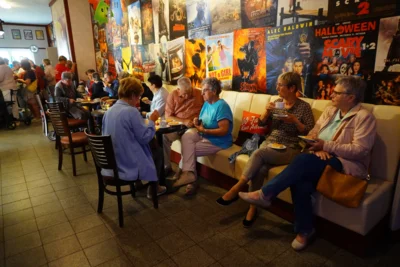Foto des Albums: Seniorenwoche: Besuch im Kino Astoria