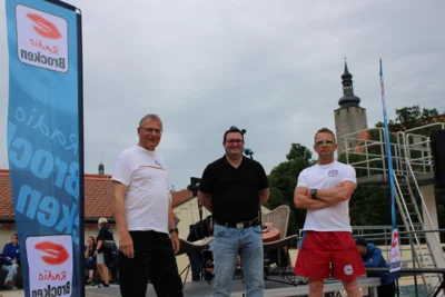 Der Leiter des Stadtbades, Olaf Tobisch, B&uuml;rgermeister Andreas Nette, und Steffen J&auml;ger freuten sich &uuml;ber den regen Zuspruch.  (Bild vergr&ouml;&szlig;ern)