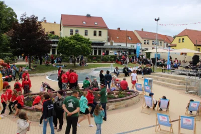 P&uuml;nktlich zur Sommertour f&uuml;llte sich das Bad.  (Bild vergr&ouml;&szlig;ern)