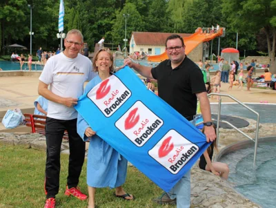 Bereits am fr&uuml;hen Morgen war die Moderatorin Amrei Gericke ins Stadtbad gekommen, um von dort live die Morningshow zu moderieren.  (Bild vergr&ouml;&szlig;ern)