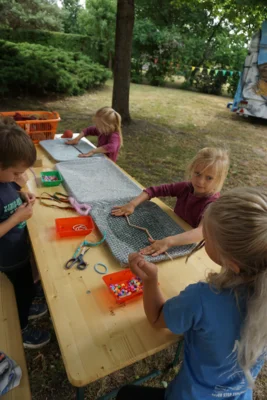 Wir filzen uns Haarschmuck  (Bild vergr&ouml;&szlig;ern)