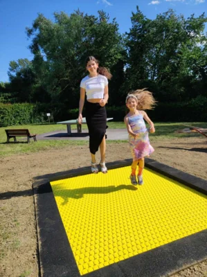 Foto des Albums: Bodentrampolin für Kleinfischlingen – ein Gemeinschaftsprojekt mit Herz