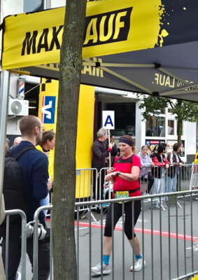 14 Silke im Ziel  (Bild vergr&ouml;&szlig;ern)