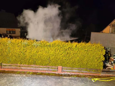 Foto des Albums: 14.04.2021 Feuer 2 - Zum Kieferngrund Velpke - Brennt Gebäude