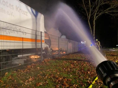 Foto des Albums: 19.11.2020 Feuer 1- Vorsfelder Str.Velpke - Brennt PKW bei Tankstelle