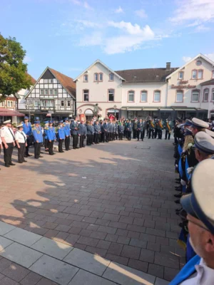 Foto des Albums: Eintrag ins goldene Buch der Stadt Blomberg
