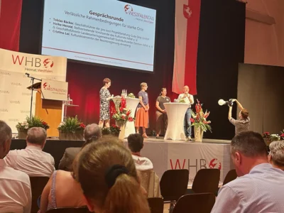 Gespr&auml;chsrunde  (Bild vergr&ouml;&szlig;ern)