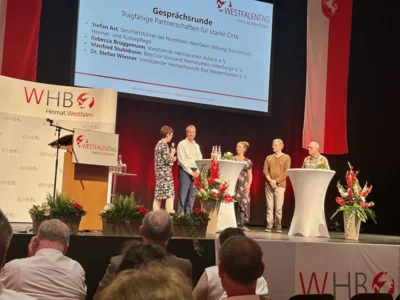 Gespr&auml;chsrunde  (Bild vergr&ouml;&szlig;ern)
