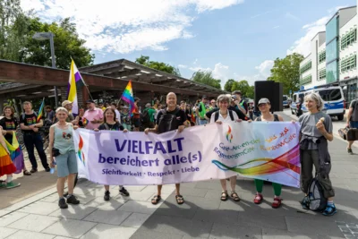 Foto des Albums: Fahnenhissung zum Christopher Street Day