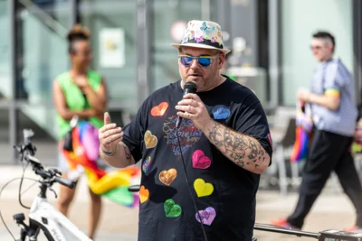 Foto des Albums: Fahnenhissung zum Christopher Street Day