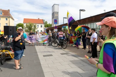 Foto des Albums: Fahnenhissung zum Christopher Street Day