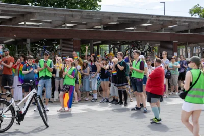 Foto des Albums: Fahnenhissung zum Christopher Street Day