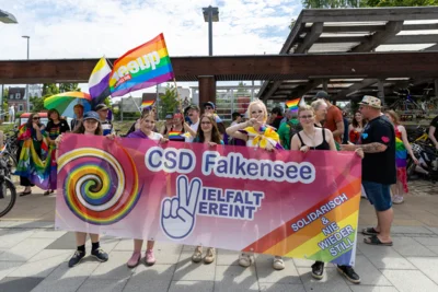 Foto des Albums: Fahnenhissung zum Christopher Street Day