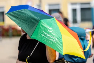 Foto des Albums: Fahnenhissung zum Christopher Street Day