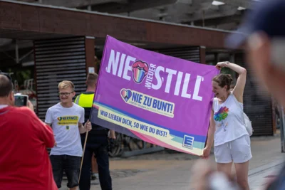 Foto des Albums: Fahnenhissung zum Christopher Street Day