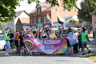 Foto des Albums: Fahnenhissung zum Christopher Street Day