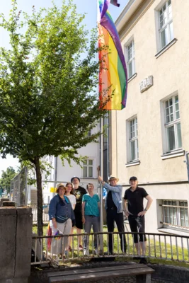 Foto des Albums: Fahnenhissung zum Christopher Street Day