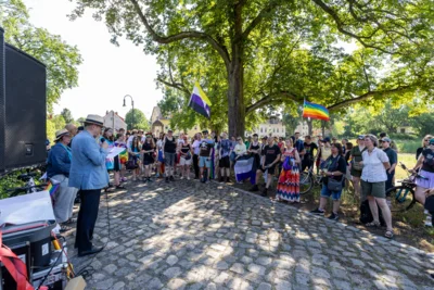 Foto des Albums: Fahnenhissung zum Christopher Street Day