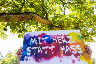 Foto des Albums: Fahnenhissung zum Christopher Street Day