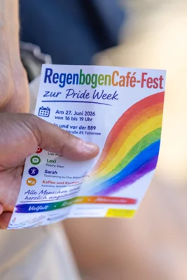 Foto des Albums: Fahnenhissung zum Christopher Street Day