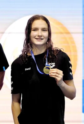 Vorschaubild: Theresa Vollrath (SCW Eschborn) mit Gold über 50m Freistil