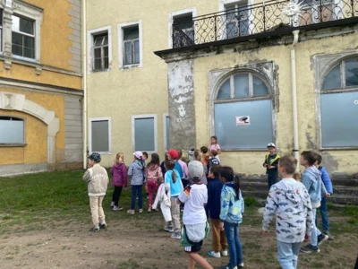 Foto des Albums: Dorfrundgang Klasse 1b- Dank an Frau Lugenheim