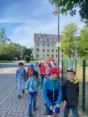 Foto des Albums: Dorfrundgang Klasse 1b- Dank an Frau Lugenheim
