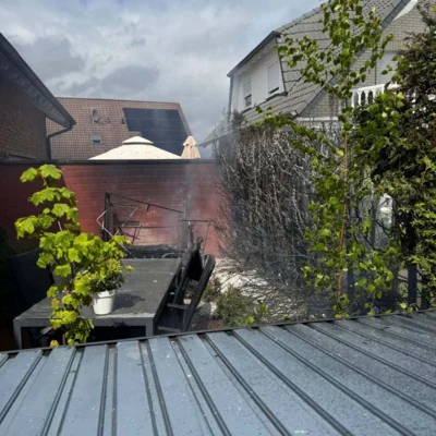 Foto des Albums: 12.06.2026 Brennt Hecke