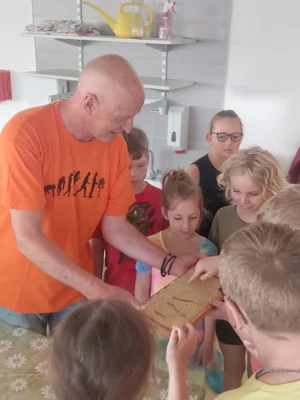 Foto des Albums: Besuch vom Imker Kl. 2 🐝