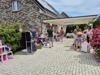Foto des Albums: Hofflohmarkt in Neuendorf